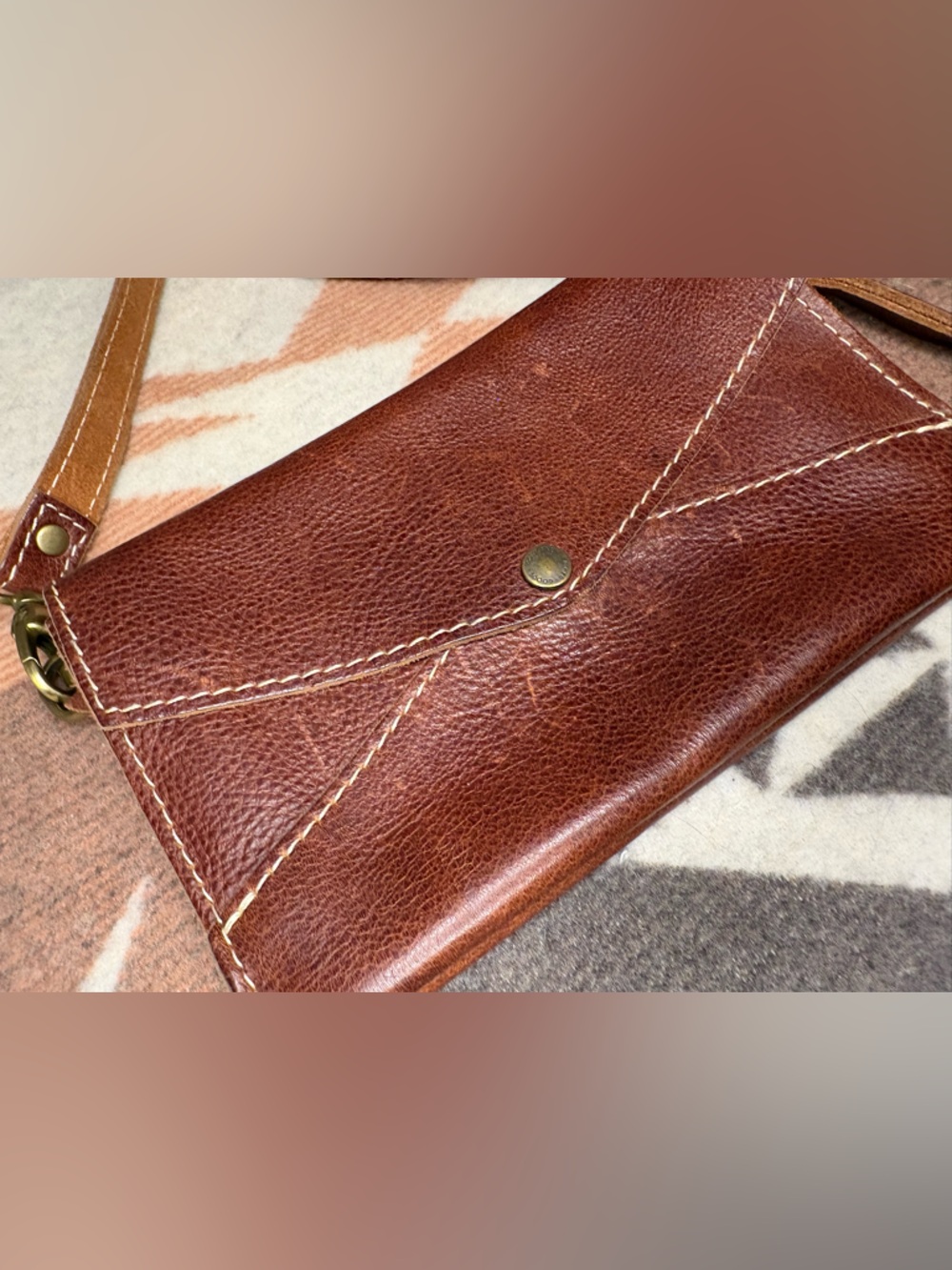 Portland Leather Two-Tone Brown Crossbody Wallet Bag - Picture 6 of 15